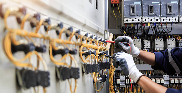 Professional Electrician technician working in Battle Ground, IN